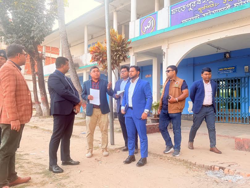 হাটহাজারীতে ভোটকেন্দ্র পরিদর্শনে চট্টগ্রাম জেলা প্রশাসক