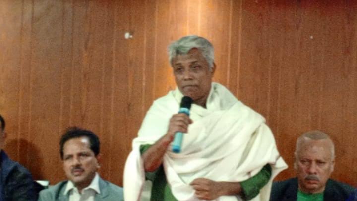 যশোর সদর-৩ আসনে বিএনপি প্রার্থী অনিন্দ্য ইসলাম অমিতের সঙ্গে সাংবাদিকদের মতবিনিময়
