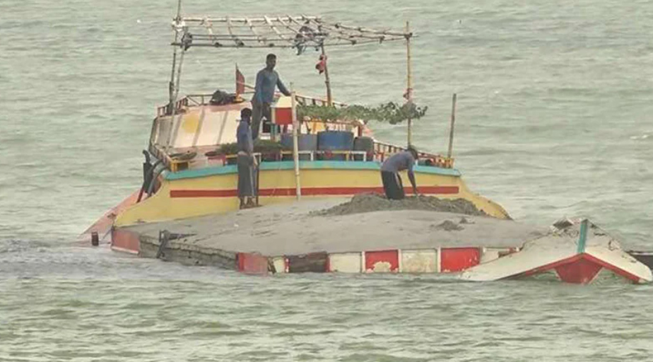 সন্দ্বীপ চ্যানেলে ‘বালু সন্ত্রাস’