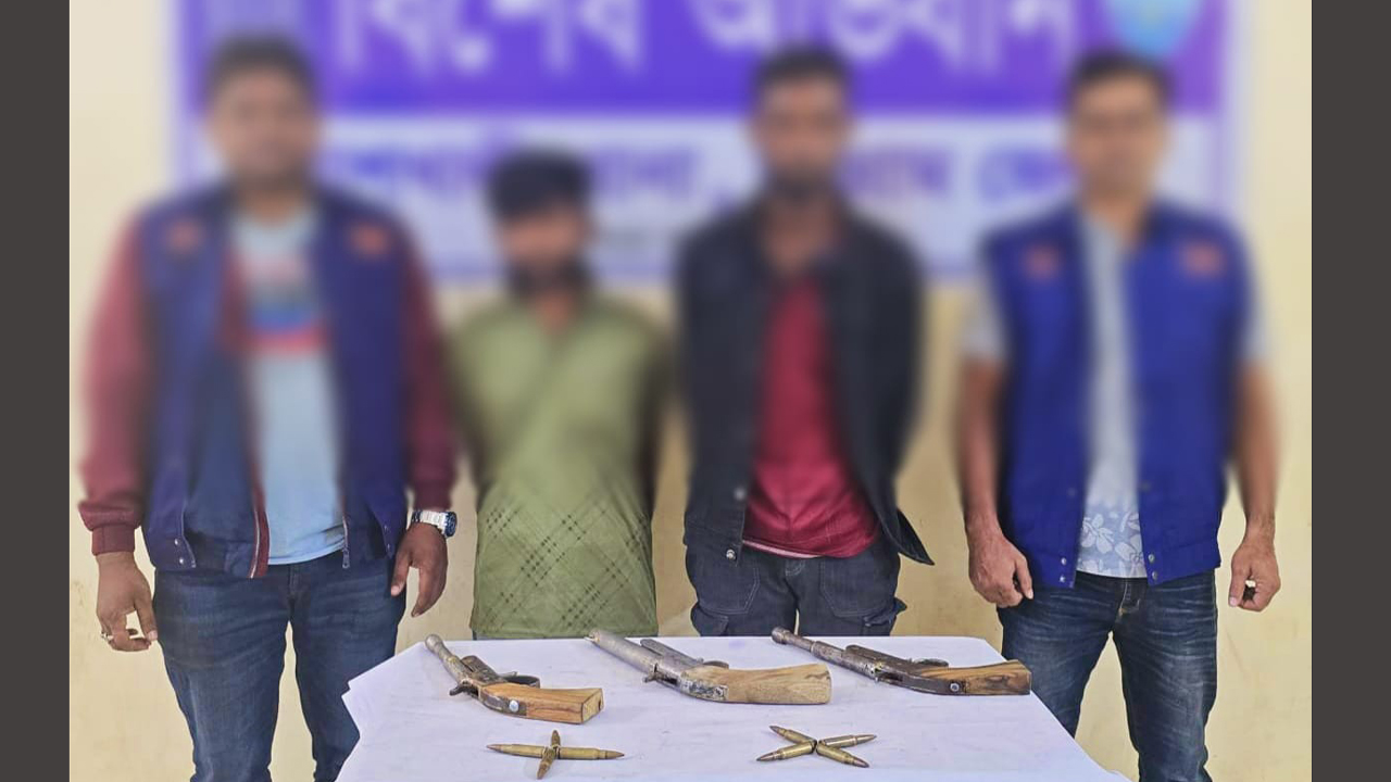 ডেভিল হান্ট ফেজ-২ : চট্টগ্রামে আগ্নেয়াস্ত্র-গুলিসহ দুইজন গ্রেপ্তার