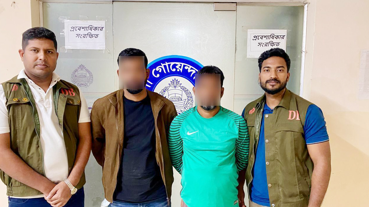 কক্সবাজারের ডিসি-এসপি পরিচয় দেওয়া দুই প্রতারক গ্রেপ্তার