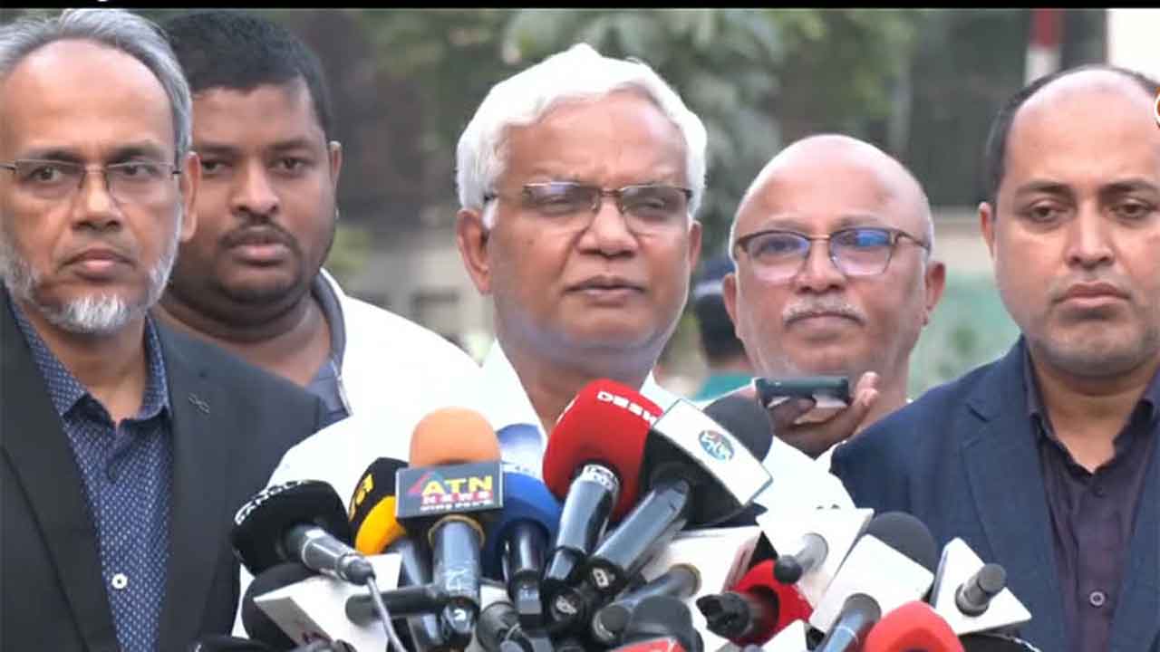 এয়ার অ্যাম্বুলেন্স প্রস্তুত, খালেদা জিয়ার অবস্থা বিবেচনায় বিদেশে নেওয়ার সিদ্ধান্ত