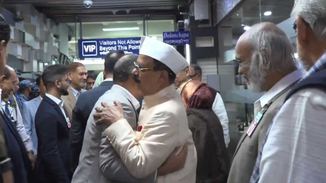 স্থায়ী কমিটির সদস্যদের সঙ্গে তারেক রহমানের কুশল বিনিময়