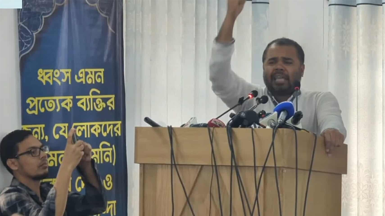 দোয়া অনুষ্ঠানে হাদির বড় ভাই: যতদিন পর্যন্ত হাদির স্বপ্নের ইনসাফের বাংলাদেশ না হবে, রাজপথ ছাড়ব না
