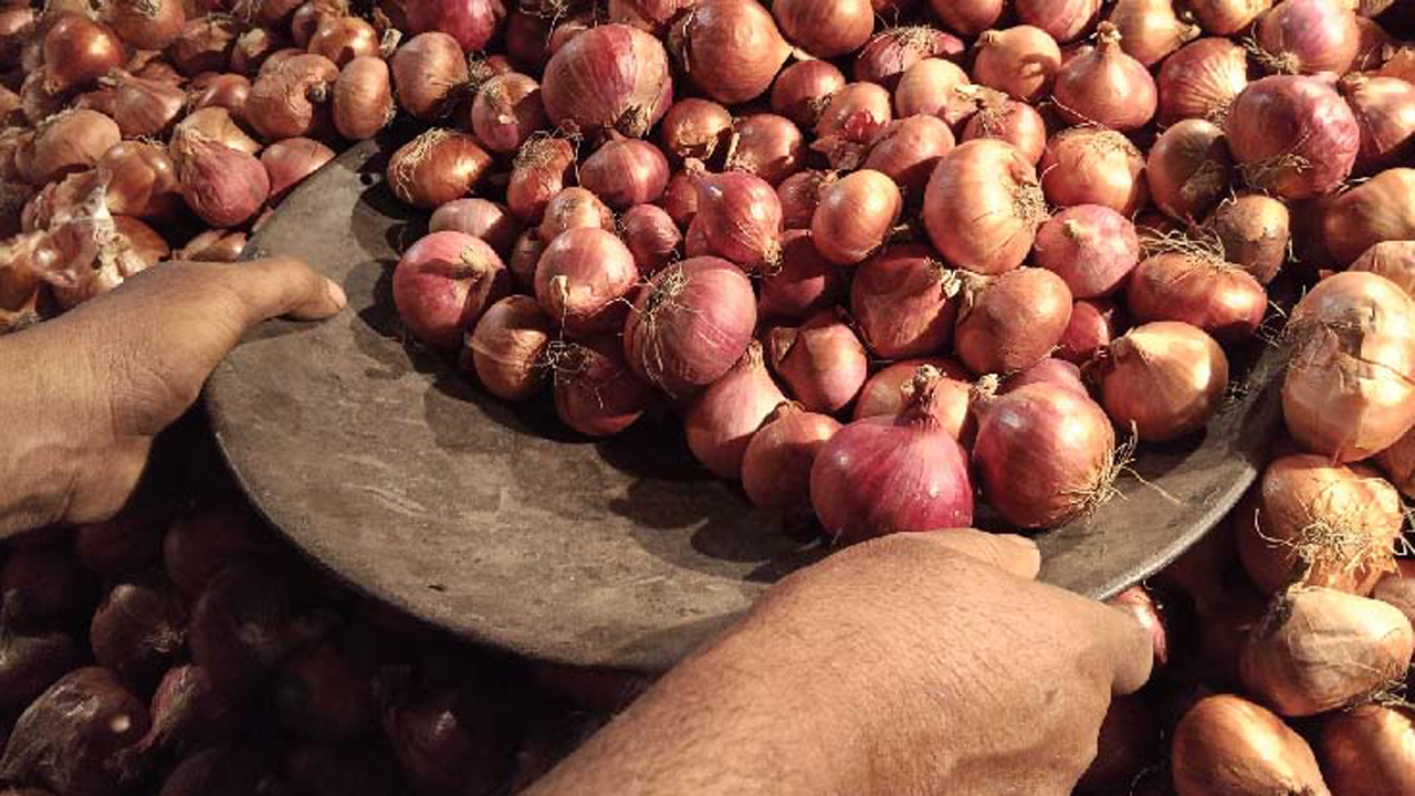 পেঁয়াজ আমদানির অনুমতি বাড়ালো সরকার
