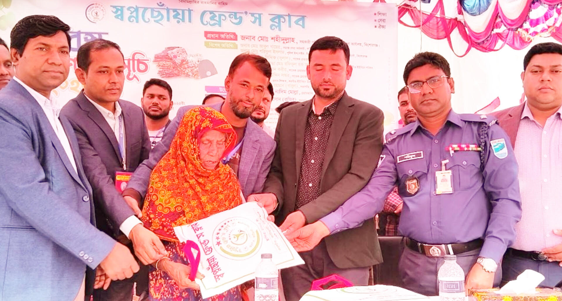 কটিয়াদীতে স্বপ্নছোঁয়া ফ্রেন্ডস ক্লাবের উদ্যোগে শীতবস্ত্র বিতরণ কর্মসূচি অনুষ্ঠিত