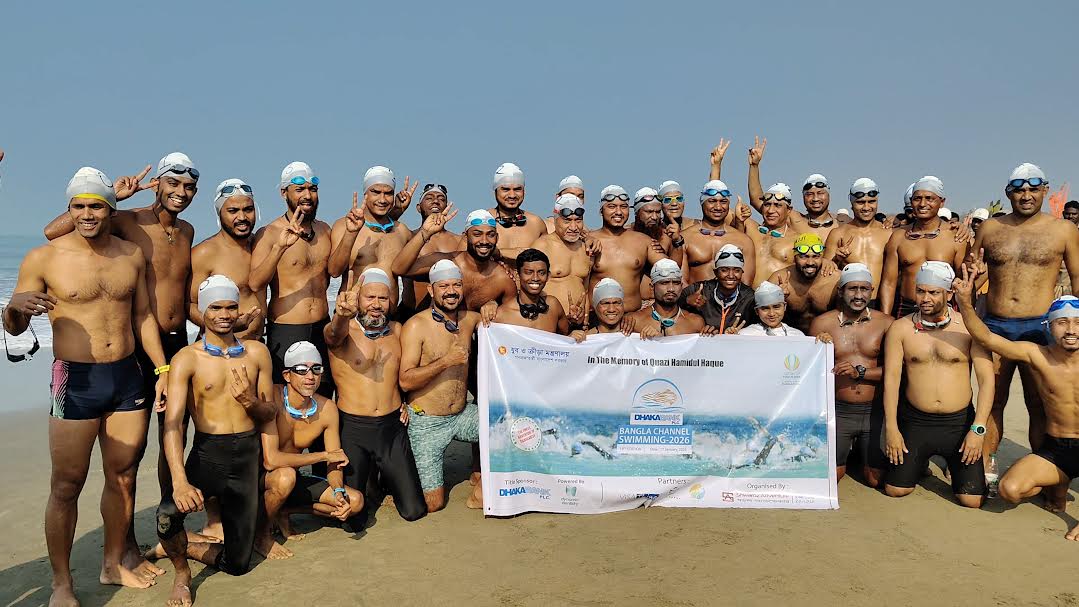 টেকনাফে ‘বাংলা চ্যানেল’ পাড়ি দিলেন ৩৫ সাঁতারু
