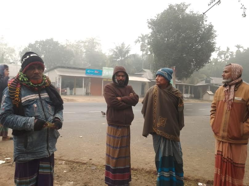 কুড়িগ্রামে বৃষ্টি ফোঁটার মত কুয়াশা পড়ছে জনজীবনে ভোগান্তি 