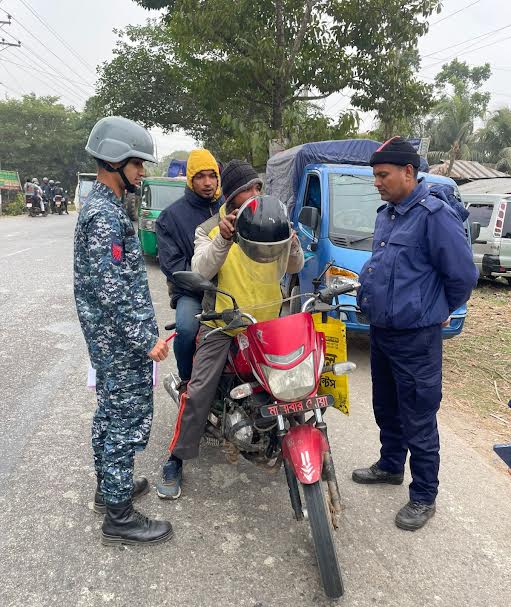 আমতলীতে যৌথবাহিনীর চেকপোস্ট