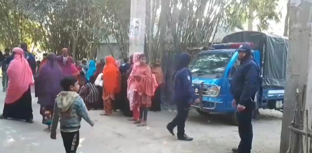 কুড়িগ্রামে স্বামী, স্ত্রী একসাথে ঘুমালেও সকালে স্ত্রীকে কুপিয়ে হত্যা করা মরদেহ উদ্ধার,স্বামী নিখোঁজ