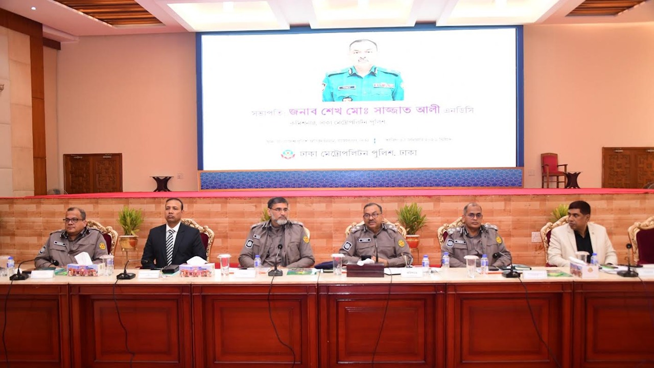 দল-মতের ঊর্ধ্বে ত্রুটিবিহীন নির্বাচন নিশ্চিত করতে হবে: ডিএমপি কমিশনার