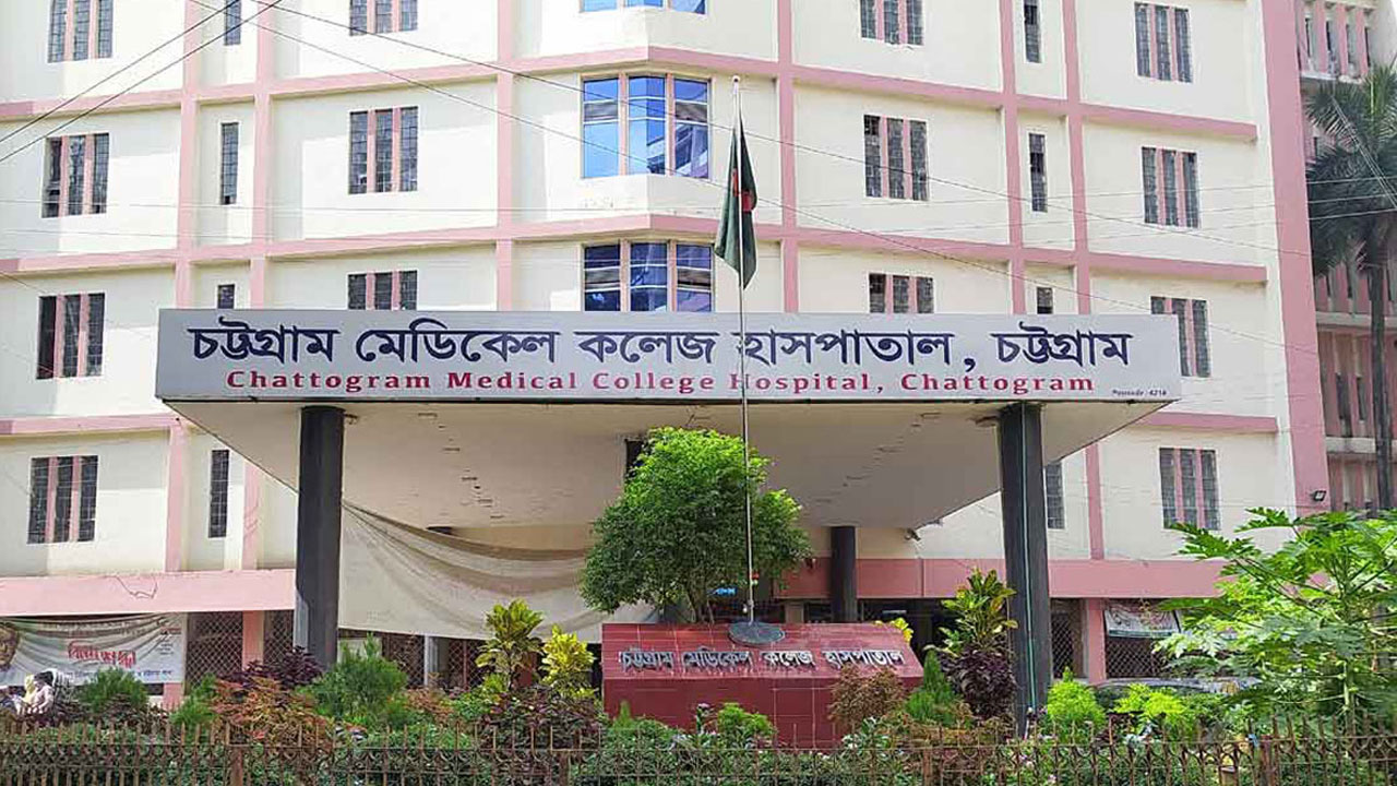 শীতের তীব্রতায় চট্টগ্রামের হাসপাতালগুলোতে বাড়ছে শিশু রোগীর চাপ