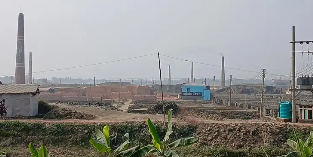 চট্টগ্রামে নাকের ডগায় ৩০০ অবৈধ ইটভাটা, জরিমানায় দায় সারছে প্রশাসন