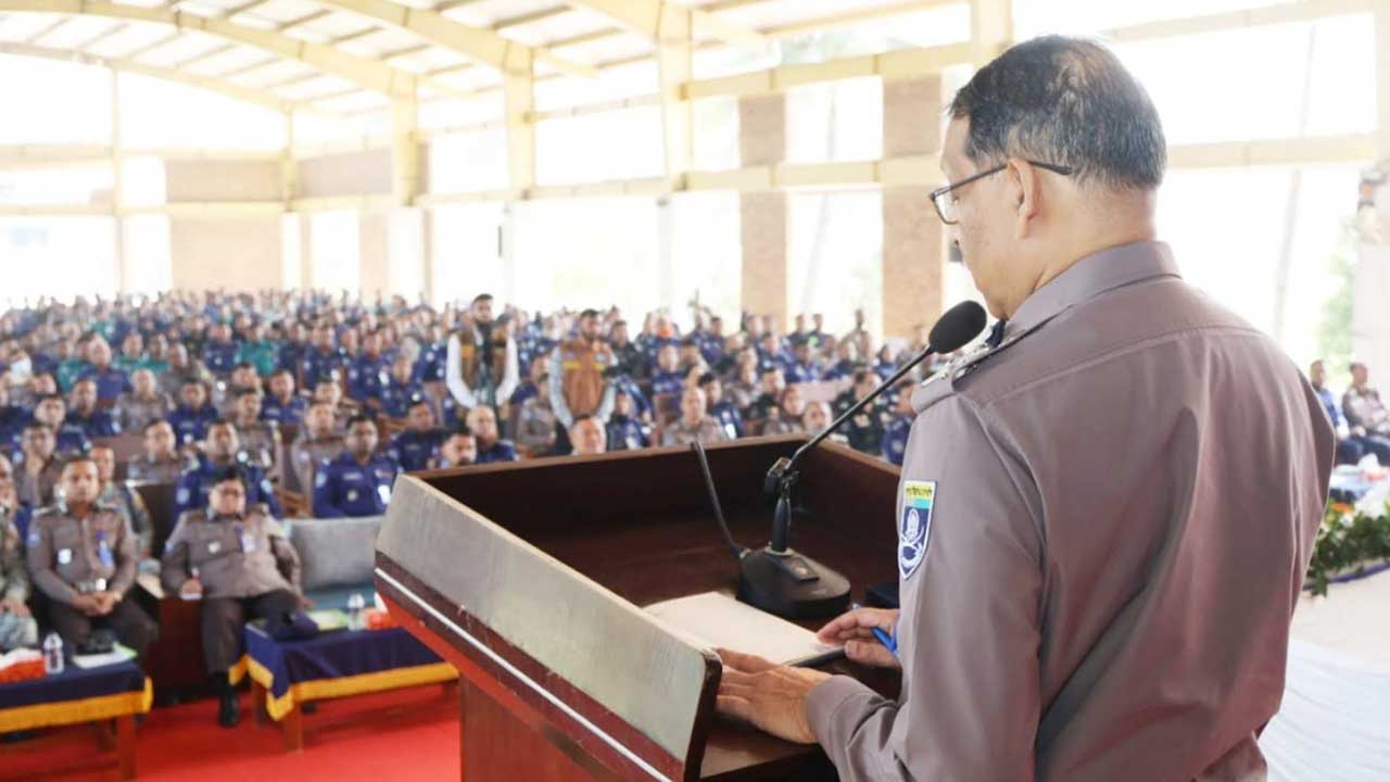 নির্বাচনে নিরপেক্ষ থেকে দায়িত্ব পালনের নির্দেশ আইজিপির