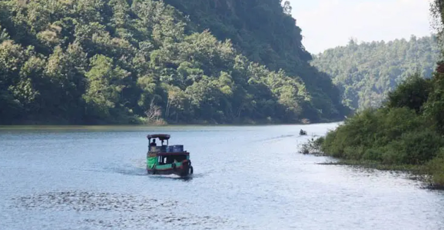 কাপ্তাই হ্রদের মুগ্ধতা ছড়ানো প্রকৃতি ও জীবন
