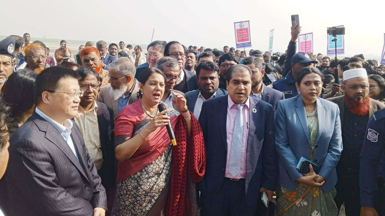 তিস্তা মহাপরিকল্পনা : নদী এলাকা পরিদর্শনে চীনা রাষ্ট্রদূত ও পানিসম্পদ উপদেষ্টা