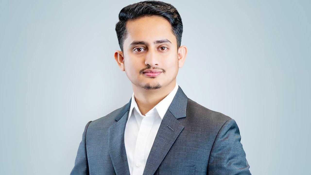জোটপ্রধানকে স্বাগত জানিয়ে বিলবোর্ড করায় সারজিসকে কারণ দর্শানোর নোটিশ