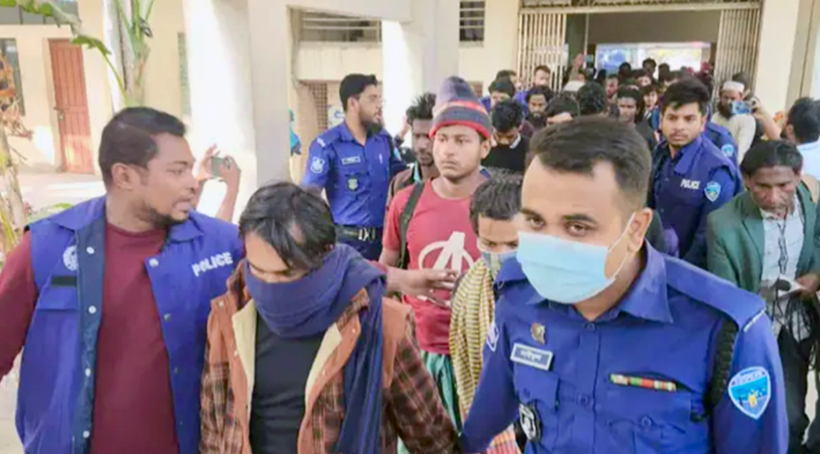 টেকনাফ সীমান্তে আটক ৫২ রোহিঙ্গা অনুপ্রবেশকারী কারাগারে