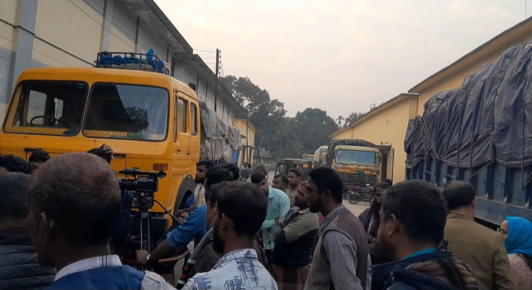 কুড়িগ্রাম খাদ্য গুদামে দুদকের অভিযানের ৫ শত ২১ মেট্রিক টন ধান ও ৩৫ মেট্রিক টন চাউল উধাওয়ের অভিযোগ 