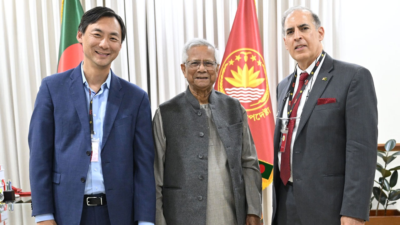 ১২ ফেব্রুয়ারিই নির্বাচন, মার্কিন কূটনীতিকদের বললেন প্রধান উপদেষ্টা