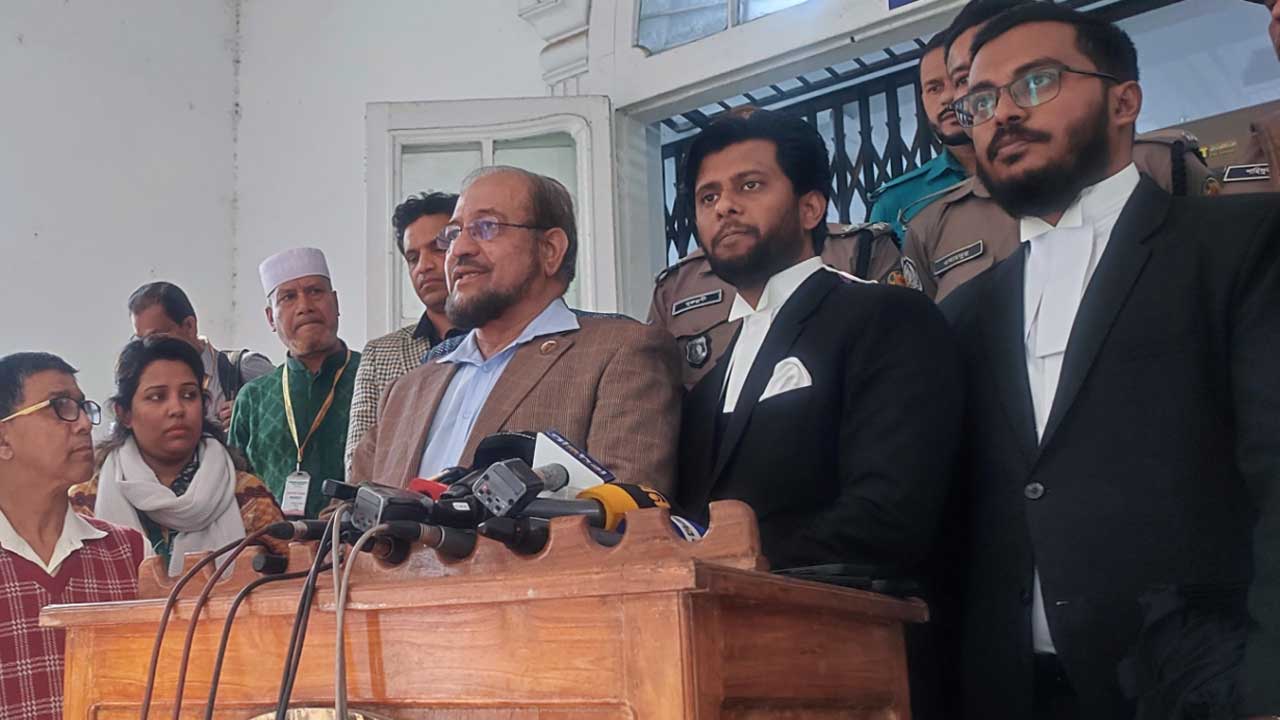 রক্তমাখা কাপড়েই নামাজ, আলাদা লুঙ্গিও মেলেনি : জবানবন্দিতে আযমী