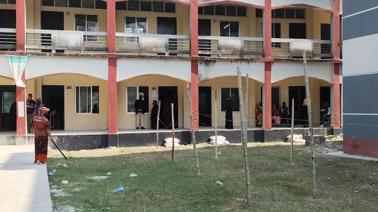 ভোলায় ভোটকেন্দ্রের মাঠে ককটেল বিস্ফোরণ, জামায়াত কর্মী আটক