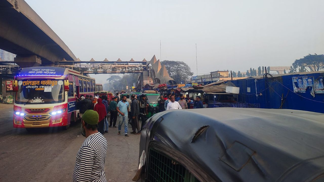 ভোটের সকালে সড়কে ঢিলেঢালা নিয়ন্ত্রণ