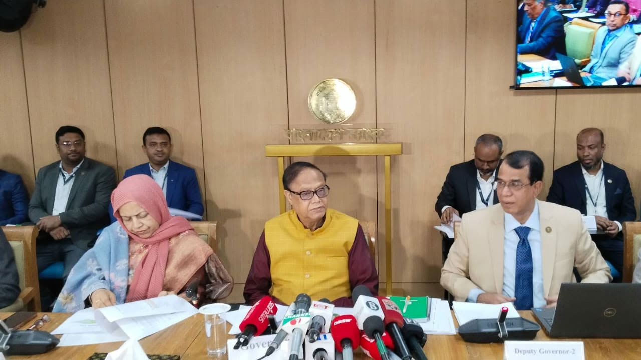 নির্বাচনের আগে নতুন মুদ্রানীতি ঘোষণা : নীতি সুদহার অপরিবর্তিত, বাড়ানো হয়েছে বিনিয়োগ লক্ষ্য
