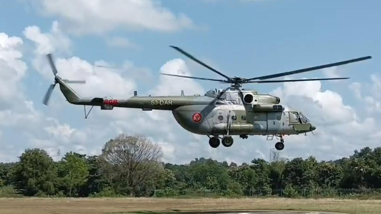 রাঙামাটির দুর্গম ভোটকেন্দ্রে হেলিকপ্টারে পাঠানো হলো নির্বাচনী সরঞ্জাম‎