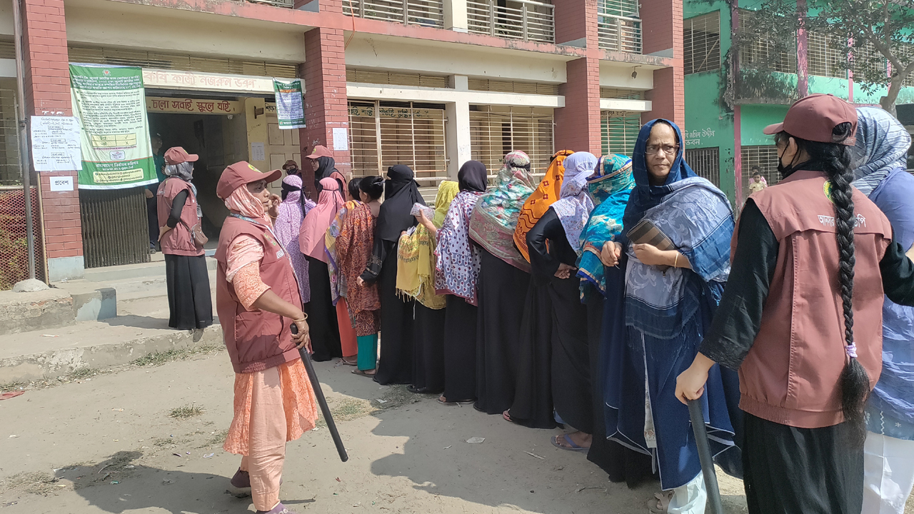 আড়াই ঘণ্টায় আড়াই শতাংশ ভোট পড়ল চট্টগ্রামের কুলগাঁওয়ে
