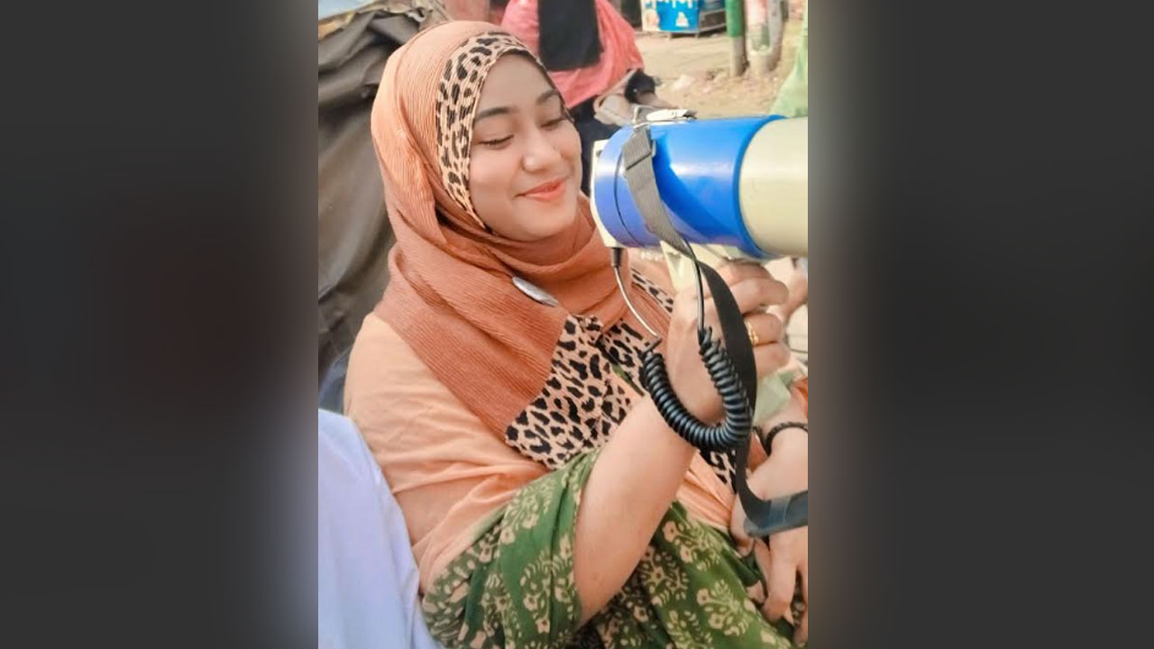ফেনীতে ভাড়া বাসা থেকে মহিলা দল নেত্রীর ঝুলন্ত মরদেহ উদ্ধার