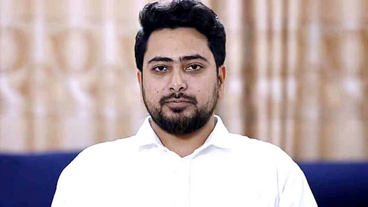 ঢাকা-১১ : তিন কেন্দ্রের ভোটে এগিয়ে নাহিদ ইসলাম