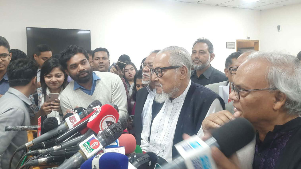 সিইসির সঙ্গে বিএনপির বৈঠক : ভোটার মাইগ্রেশন অস্বাভাবিক, শান্তি কমিটির নামে বিশৃঙ্খলার আশঙ্কা