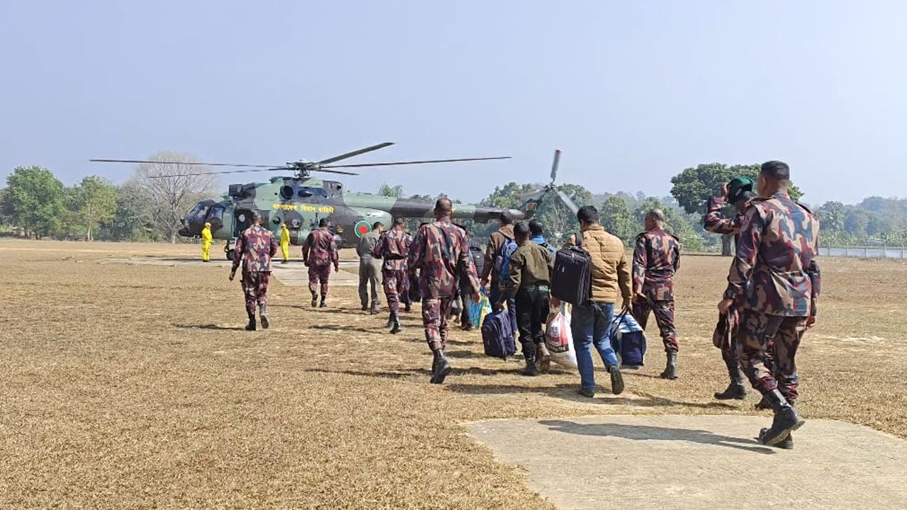 রাঙামাটির ২০টি দুর্গম কেন্দ্রে আকাশপথে পাঠানো হলো সরঞ্জাম ও জনবল
