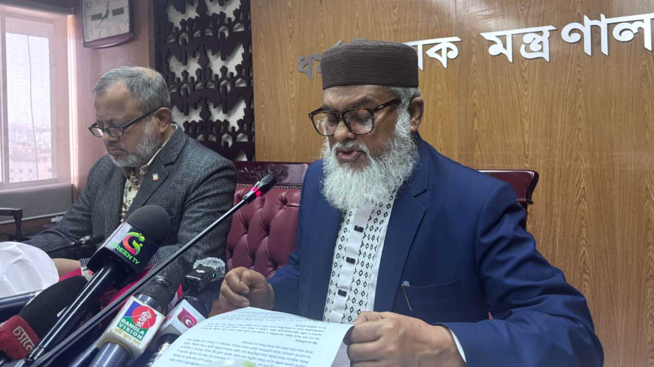 এ বছরও সরকারি ব্যয়ে কাউকে হজে নেওয়া হবে না : ধর্ম উপদেষ্টা