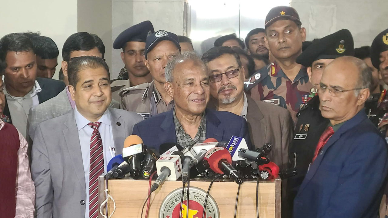 উৎসবমুখর পরিবেশে নির্বাচন হবে : স্বরাষ্ট্র উপদেষ্টা