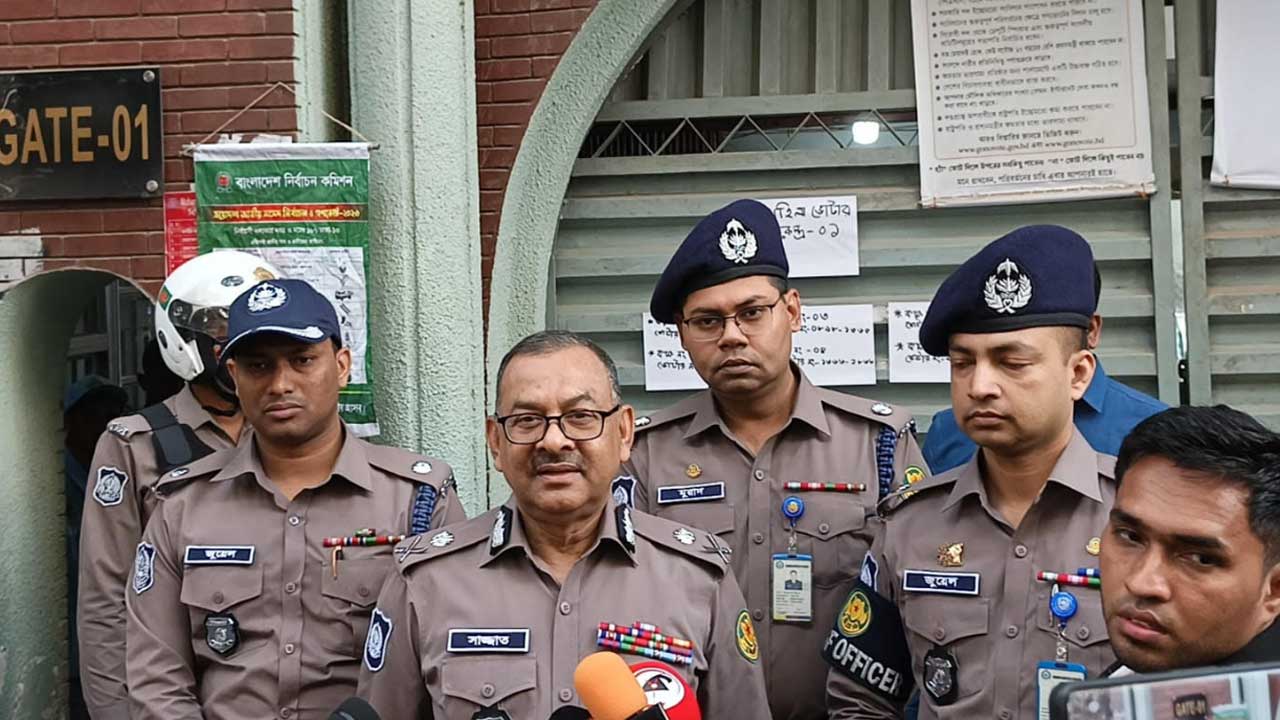 নির্বাচন শান্তিপূর্ণভাবে চলছে, কোনো ধরনের শঙ্কা নেই : ডিএমপি কমিশনার