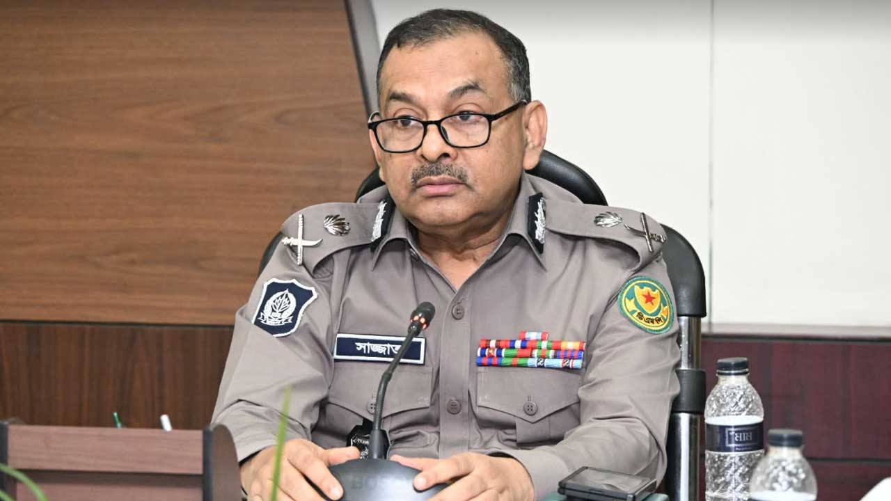 ঢাকায় ভোটকেন্দ্রে সর্বোচ্চ নিরাপত্তা নিশ্চিত করার নির্দেশ