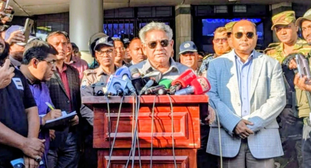 চট্টগ্রাম বন্দর খুলবে কাল, বাধা দিলে কঠোর ব্যবস্থার হুঁশিয়ারি নৌ পরিবহন উপদেষ্টার