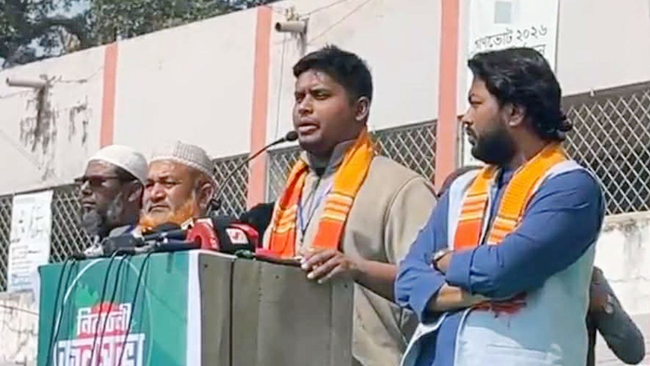 ভোট ডাকাতির চেষ্টা হলে পালানোর জায়গা পাবেন না : হাসনাত 