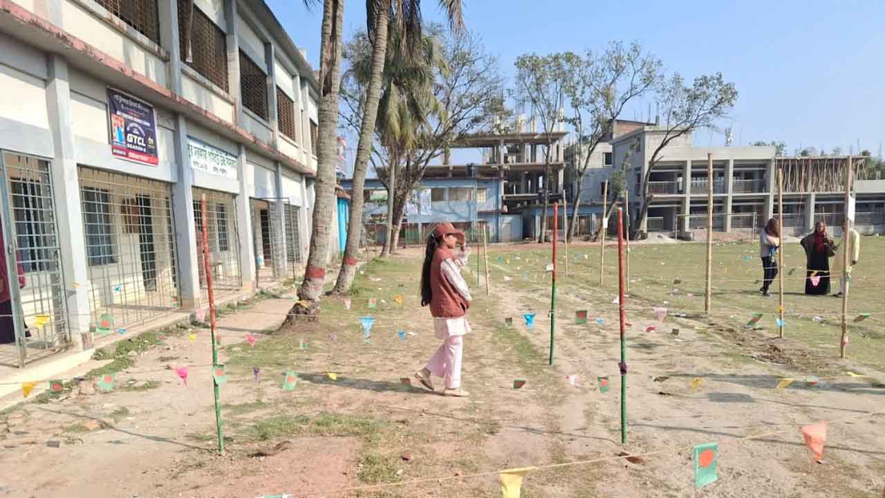 দুপুর থেকেই ফাঁকা গাজীপুরের ৬০ ভাগ ভোটকেন্দ্র