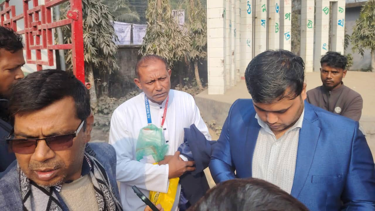 নমুনা ব্যালটসহ যুবশক্তির আহ্বায়ক আটক