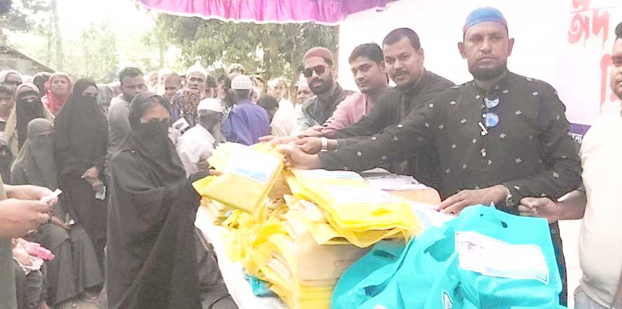 ভূজপুরে ঈদ উপহার পেয়ে খুশী ৫শ’ অসহায় পরিবার