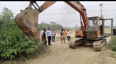 হাটহাজারীর এসিল্যান্টের শাহেদ আরমানের  অভিযানে অবৈধ মাটি কাটার কাজে ব্যবহারিত স্কাভেটর জব্দ।