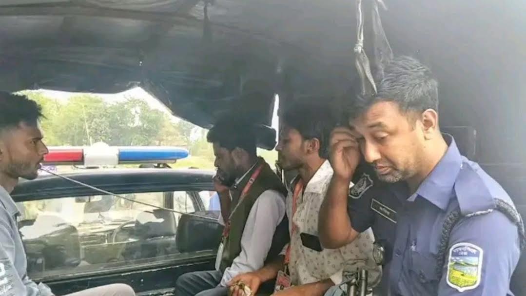 নেত্রকোনায় প্রতারণার দায়ে নারীসহ আটক ৬
