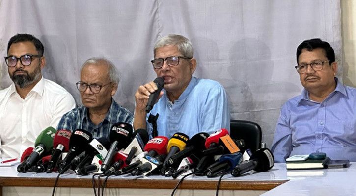 বক্তব্য দিচ্ছেন স্থানীয় সরকার মন্ত্রী ও বিএনপির মহাসচিব মির্জা ফখরুল ইসলাম আলমগীর