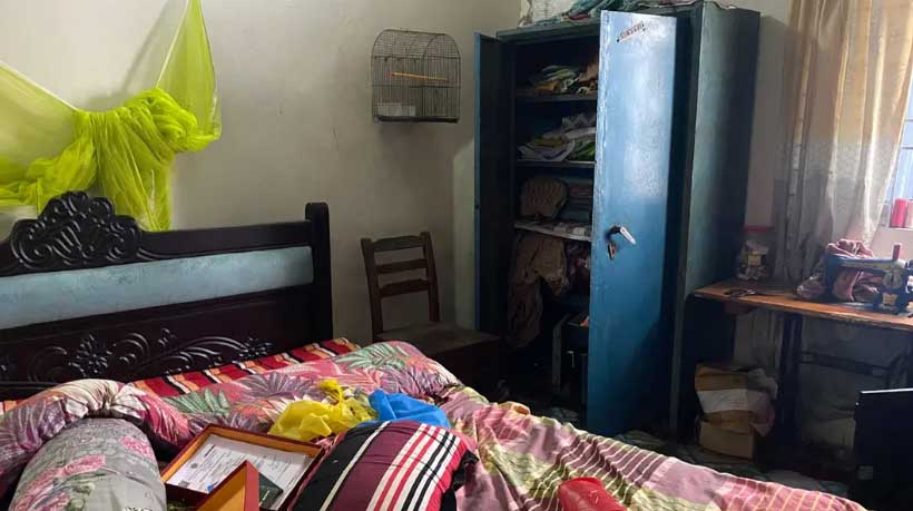 চট্টগ্রামে তালাবদ্ধ ঘরের টিনখুলে অর্থ-স্বর্ণালঙ্কার লুট, দলিলপত্রে আগুন