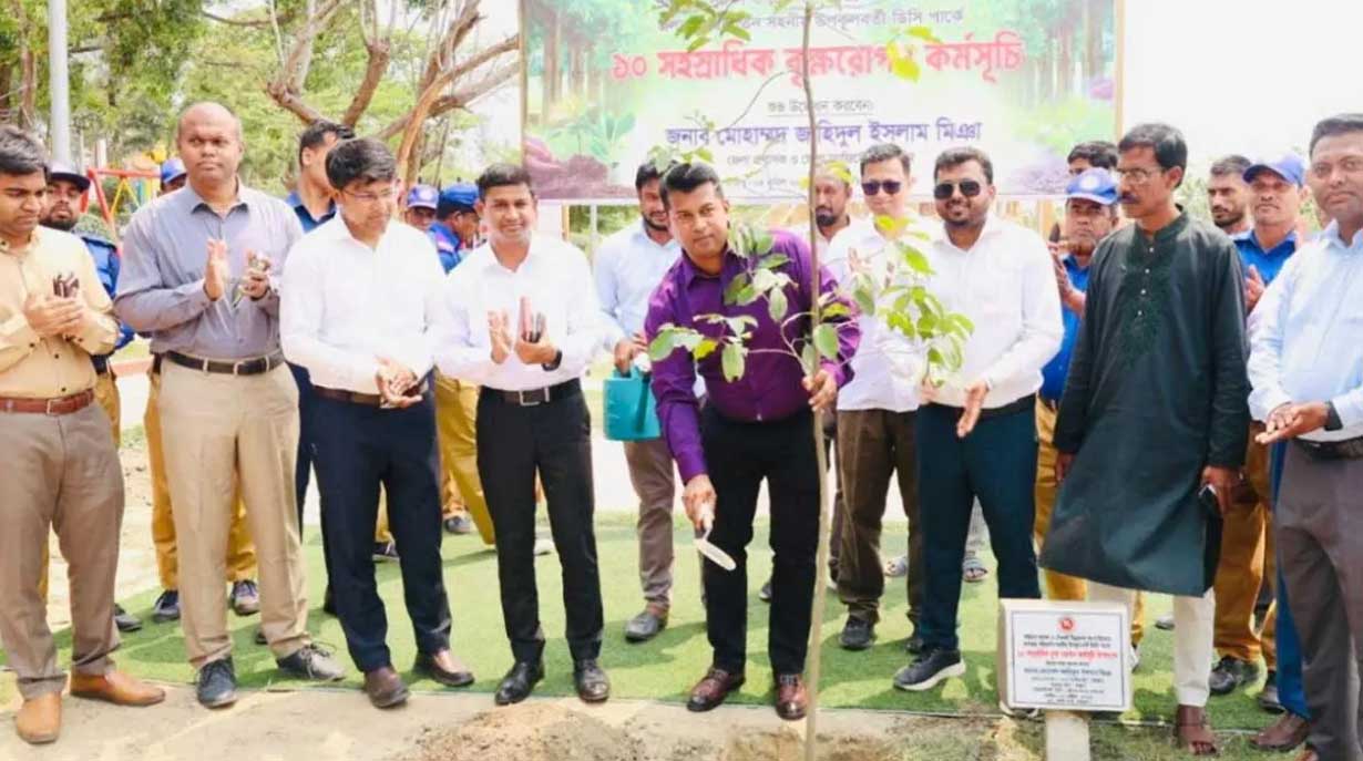 পার্কে এক মাসে ১০ হাজারের বেশি গাছ লাগানোর ঘোষণা চট্টগ্রাম ডিসির