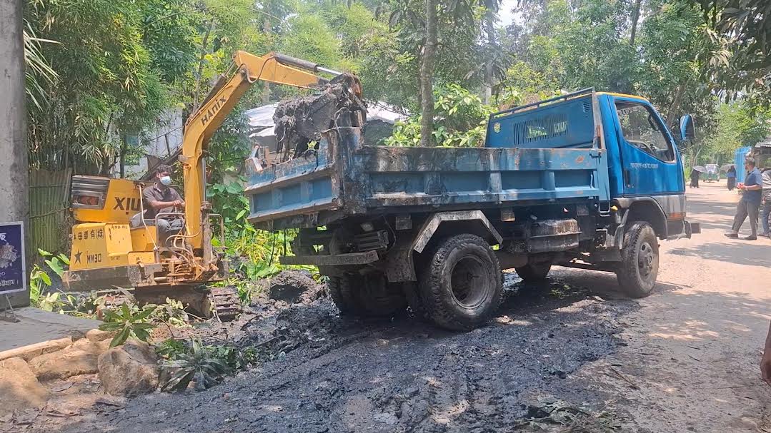 ফটিকছড়িতে খাল খননের উদ্যোগ স্বস্তি এলাকাবাসীর
