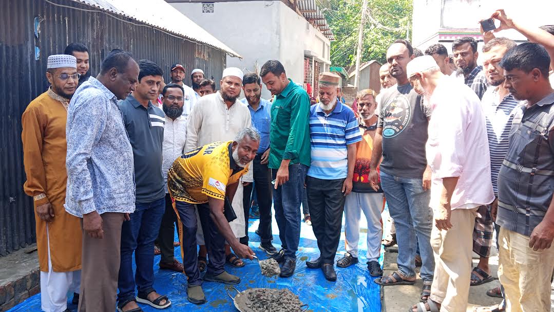 সিরাজগঞ্জের ধানবান্ধি জে.সি রোড হাজী আব্দুস  সাত্তার লেনের রাস্তার ঢালাই কাজের শুভ উদ্বোধন